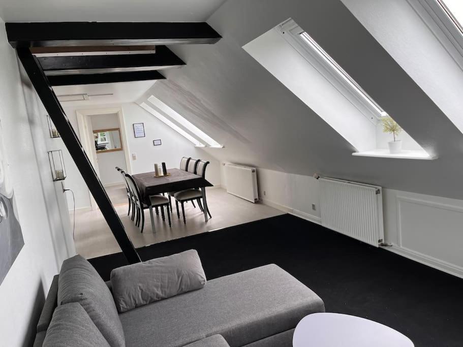 Stor Rummelig Lejlighed Med Egen P-Plads Kolding Buitenkant foto